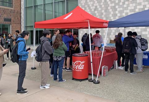Line forming at the Have a Coke Day table