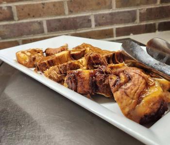 Caramel apple monkey bread