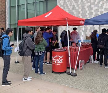 Line forming at the Have a Coke Day table