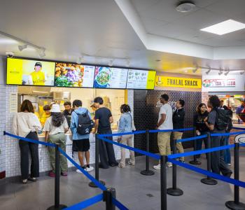 A queue of students form at Halal Shack. Photo by Douglas Levere.